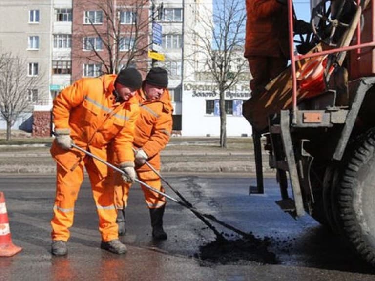 У КМДА пообіцяли зняти всі обмеження на пересування транспорту бульваром Дружби народів у Києві