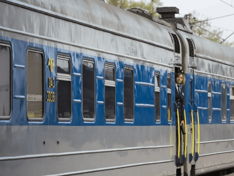 Корупційне навантаження в “Укрзалізниці” становить 10-30 % – Віктор Медведь економіст